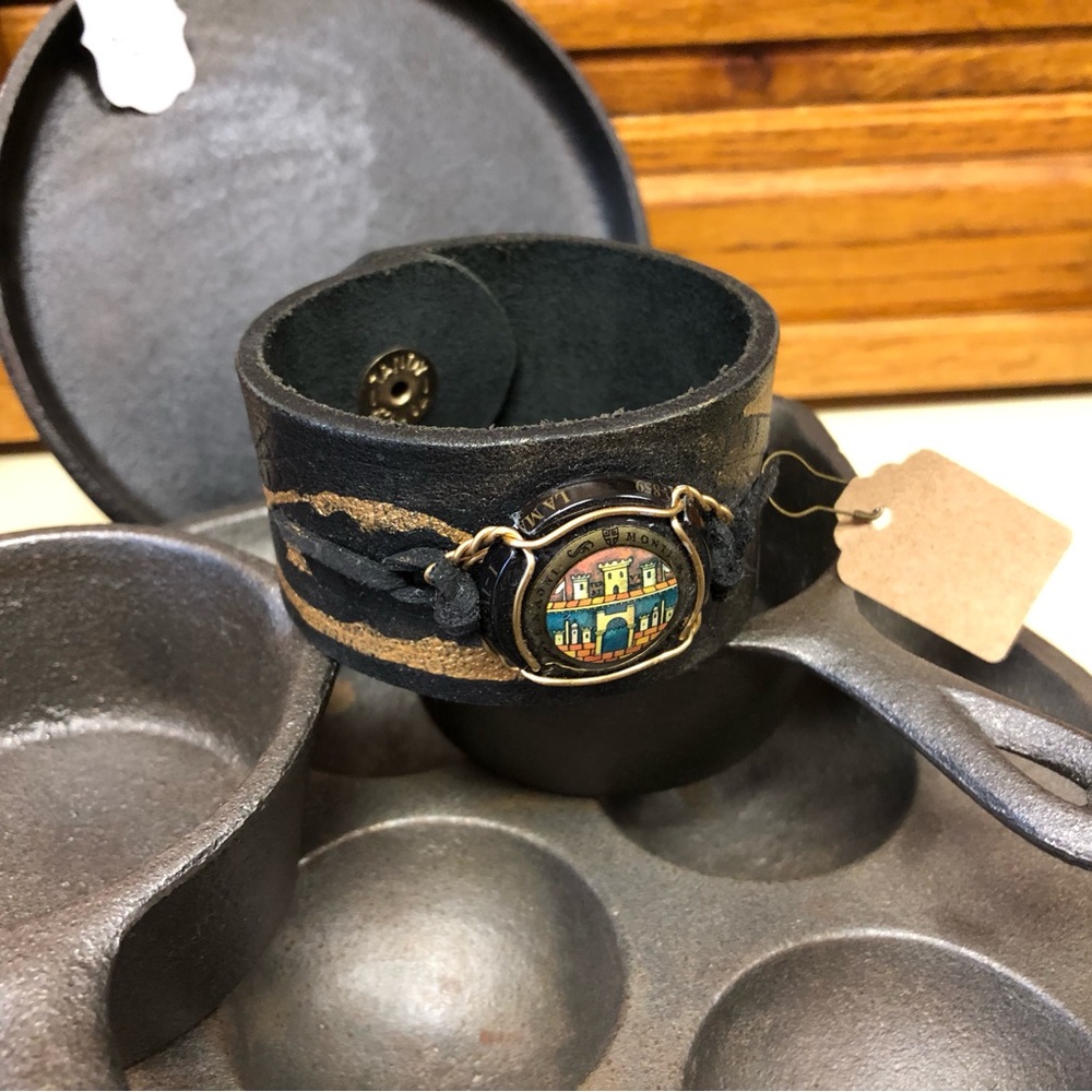 Black, Champagne cap cuff